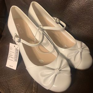 Children’s Place White Dress Shoes - size 5.